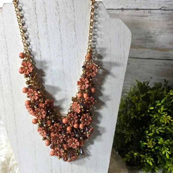 Unique Floral Gold Necklace EUC - Picture 1 of 7